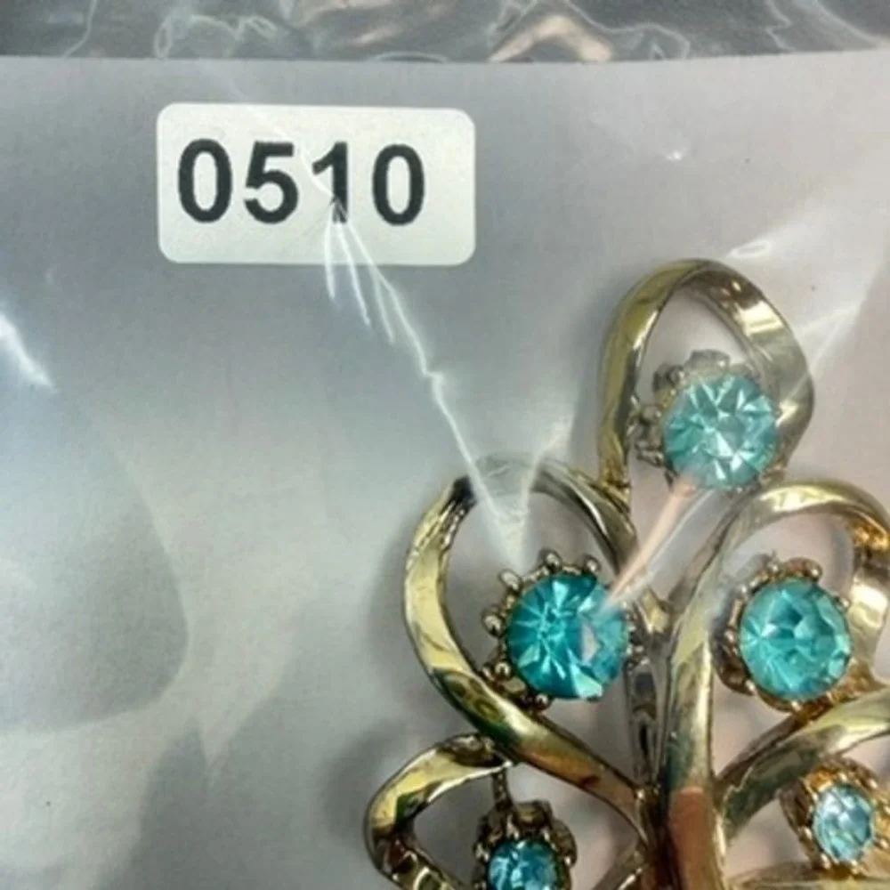 Vintage Coro Gold Tone Blue Rhinestone Brooch Leaf Ribbon Swirl‎